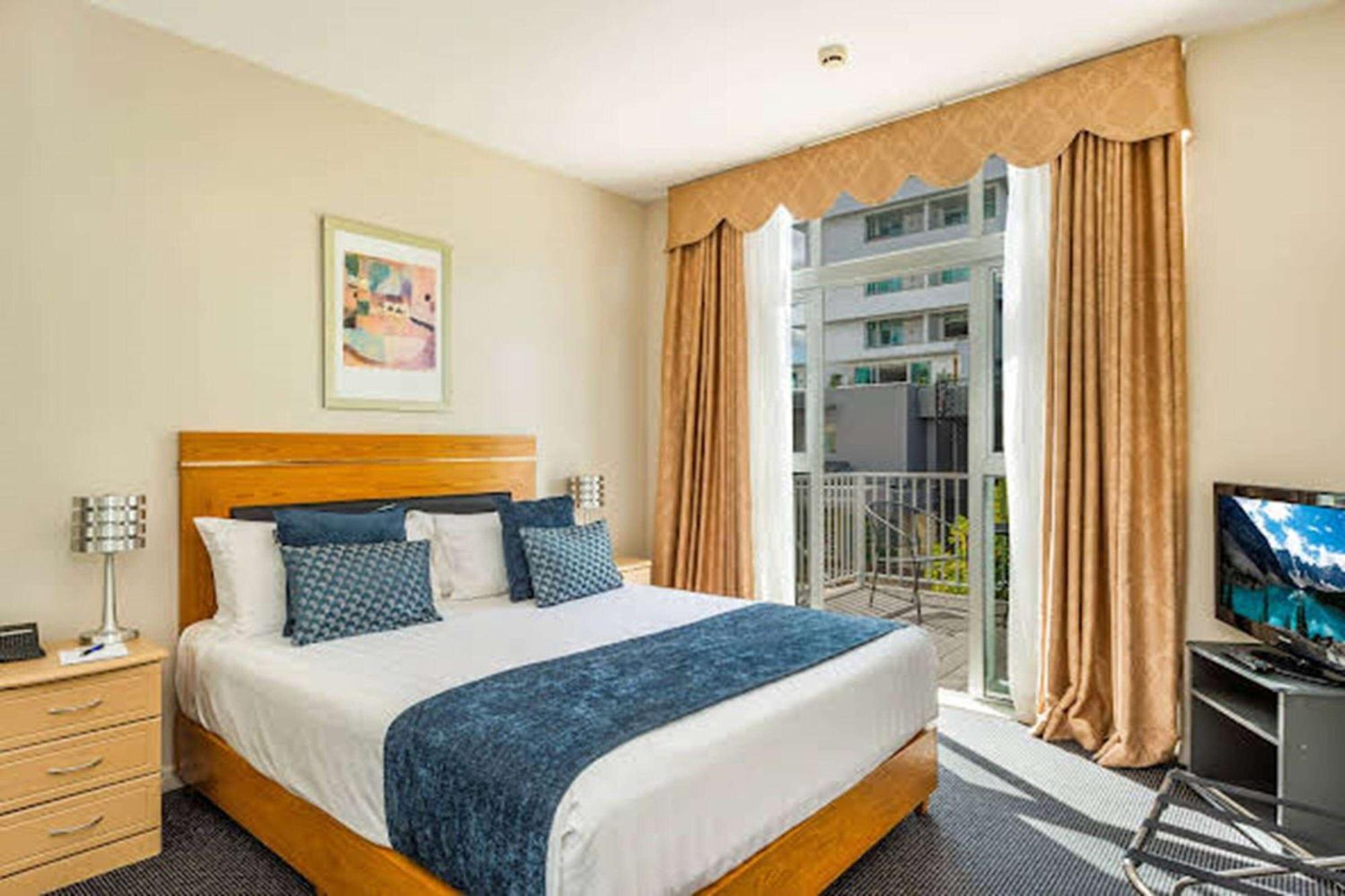 Ramada By Wyndham, Hamilton City Center Dış mekan fotoğraf