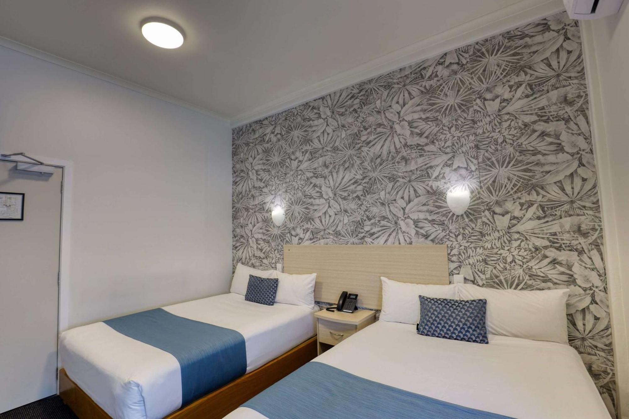 Ramada By Wyndham, Hamilton City Center Dış mekan fotoğraf