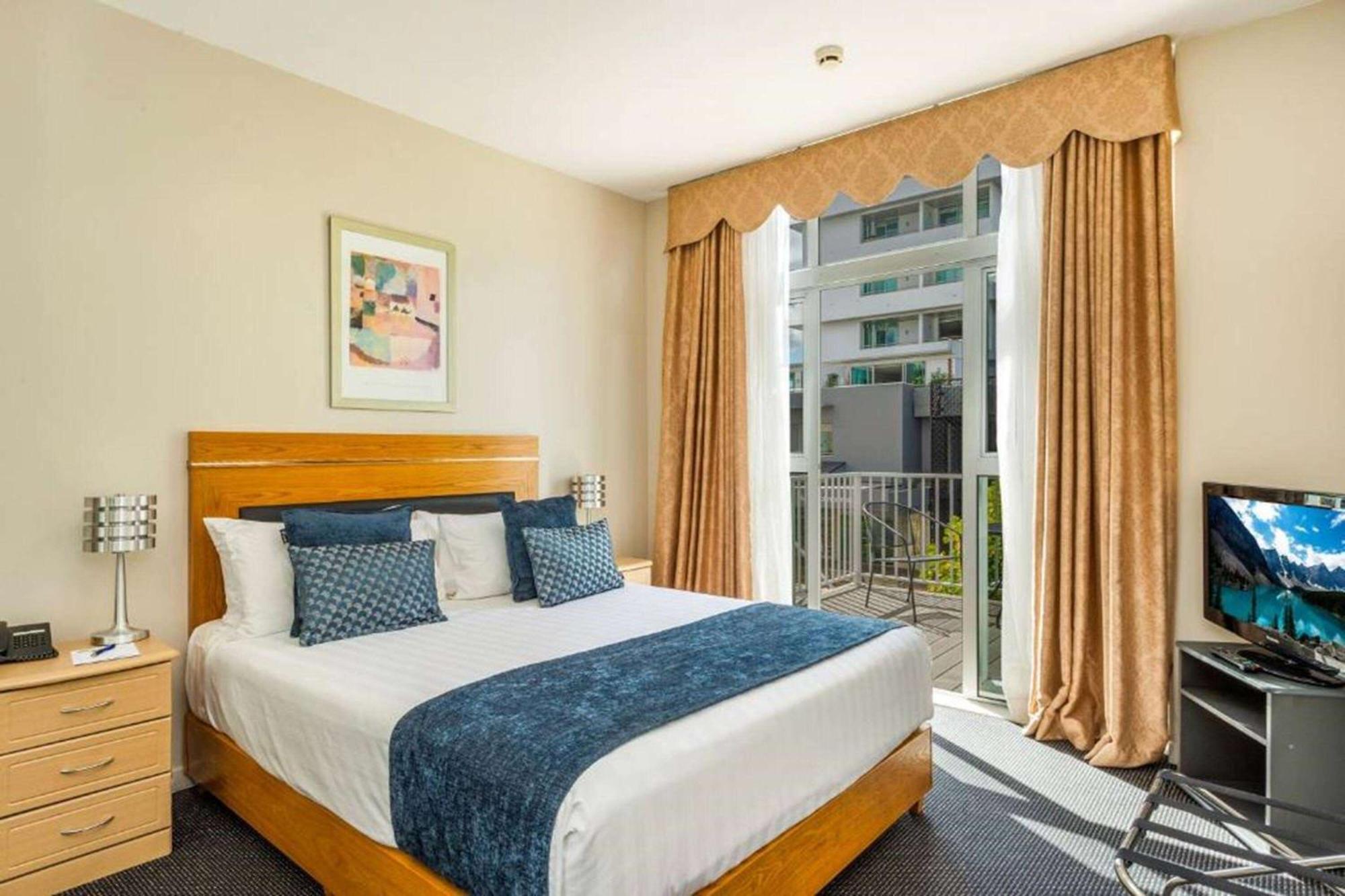Ramada By Wyndham, Hamilton City Center Dış mekan fotoğraf