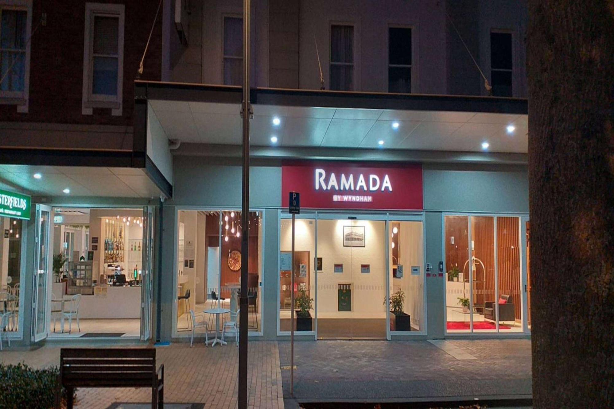 Ramada By Wyndham, Hamilton City Center Dış mekan fotoğraf
