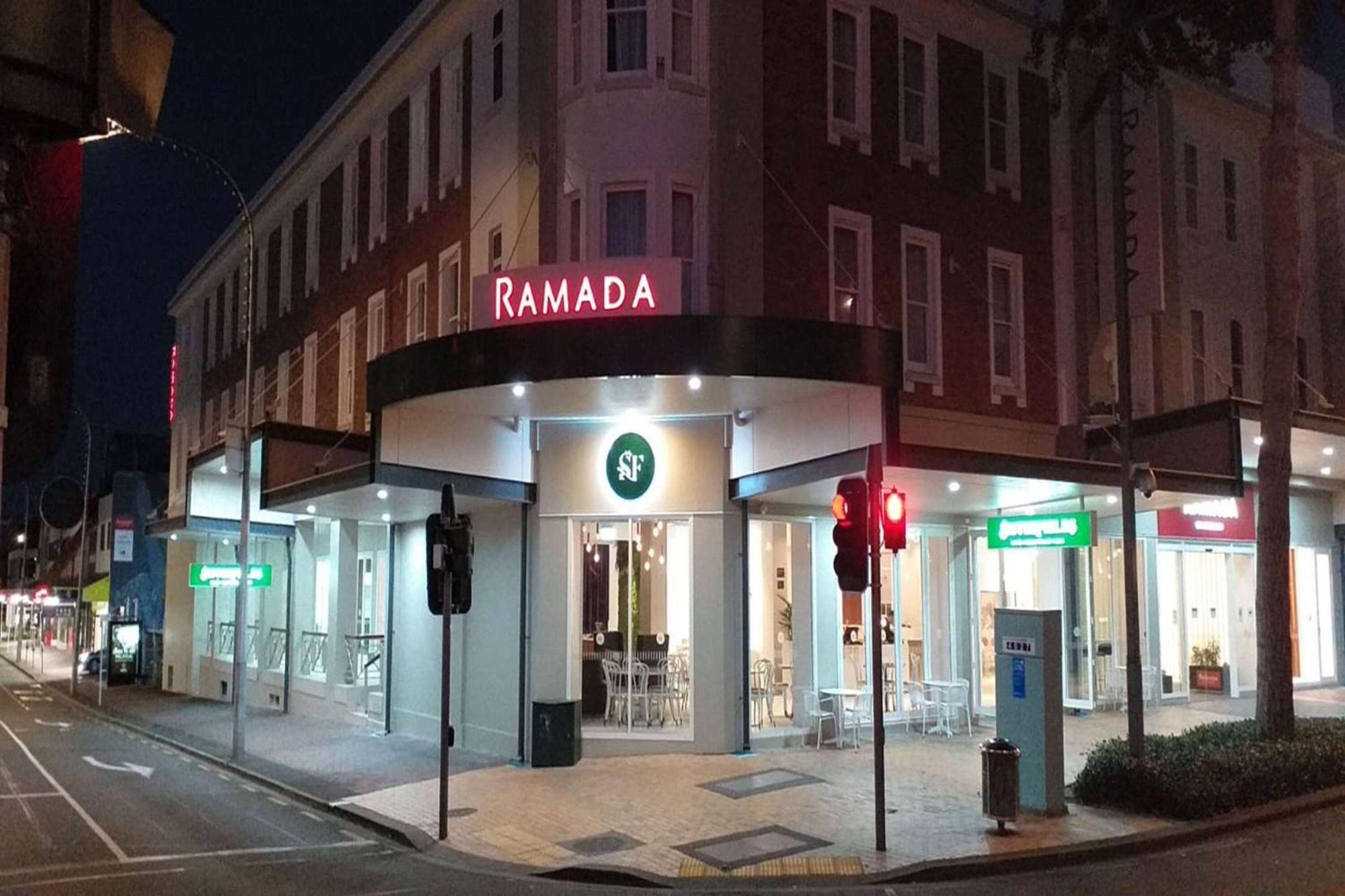 Ramada By Wyndham, Hamilton City Center Dış mekan fotoğraf