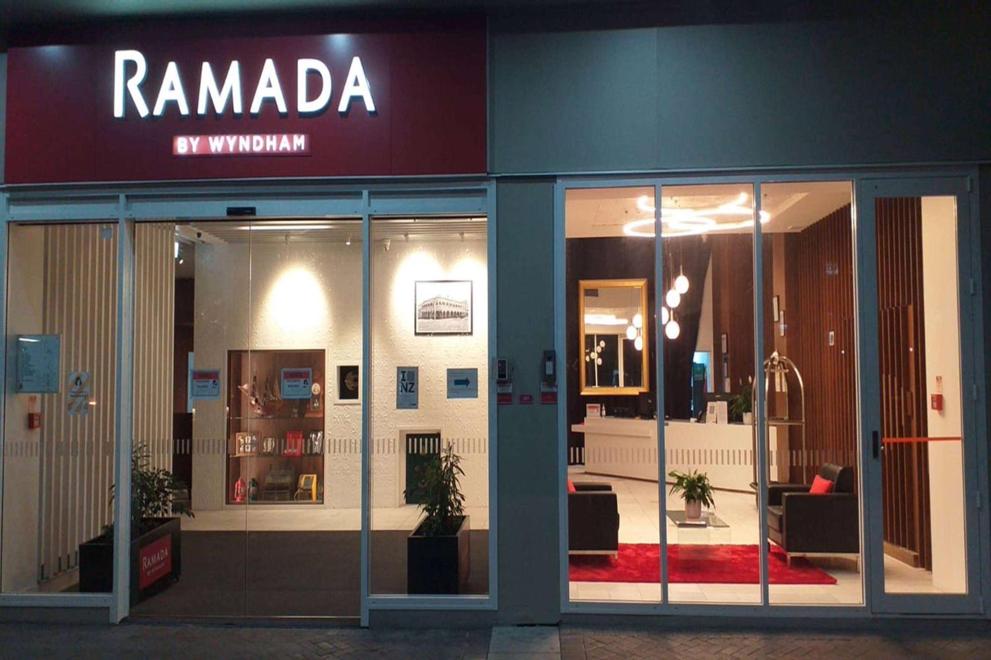 Ramada By Wyndham, Hamilton City Center Dış mekan fotoğraf